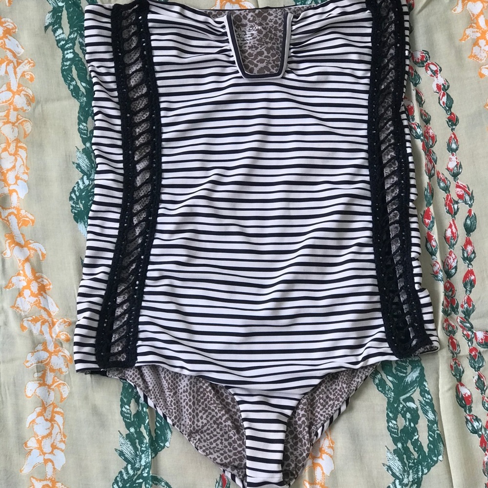 Acacia swim
